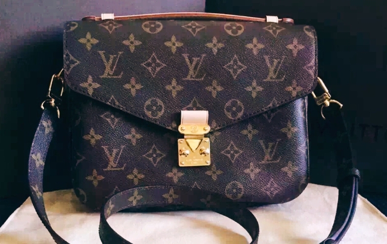 LV的老花郵差包為什么會發(fā)臭