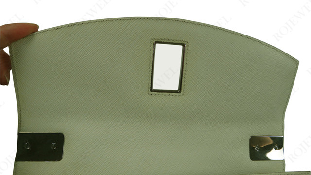 菲拉格慕（Ferragamo）包包清潔保養(yǎng)前后對(duì)比